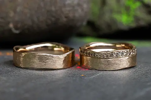 Einzigartige Eheringe aus Roségold