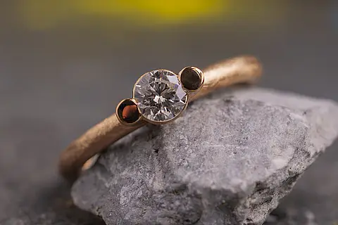 Solitär Verlobungsring aus Roségold mit einem Diamanten als Mittelstein