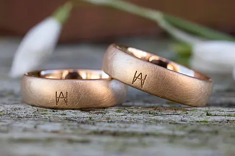 Individuelle Eheringe mit Lasergravur