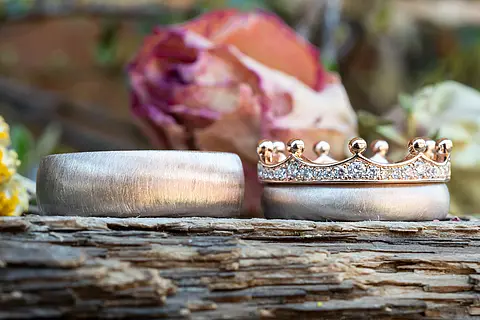 Besondere Eheringe aus Rosépalladium und Rotgold