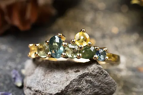 Art Deco Verlobungsring mit verschiedenen Saphiren