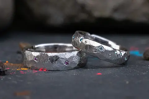 Rustikale Eheringe aus Platin