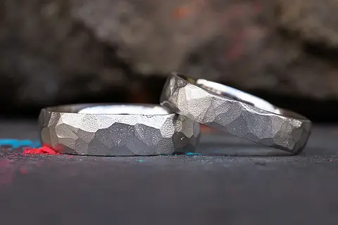 Silberne Eheringe aus Platin 