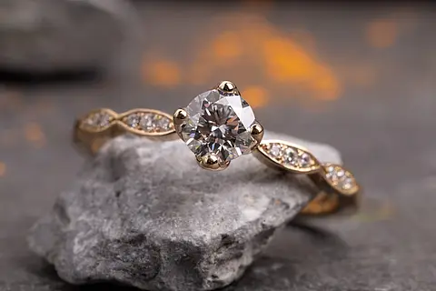 Verlobungsring Belle aus Roségold mit einem Diamant