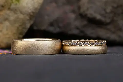 Schlichte Eheringe mit Vorsteckring