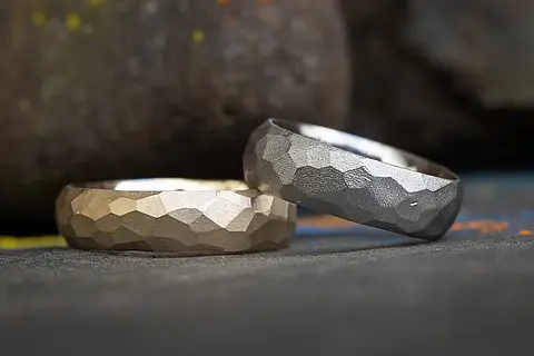 Ausgefallene Eheringe aus Palladium & Roségold