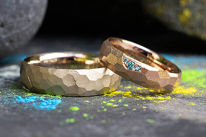 Einzigartige Eheringe mit farbigen Diamanten Einzigartige Eheringe