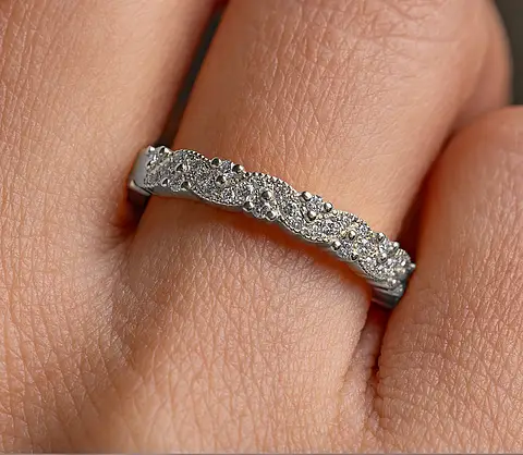 Art Deco Verlobungsring aus Weißgold mit kleinen Diamanten