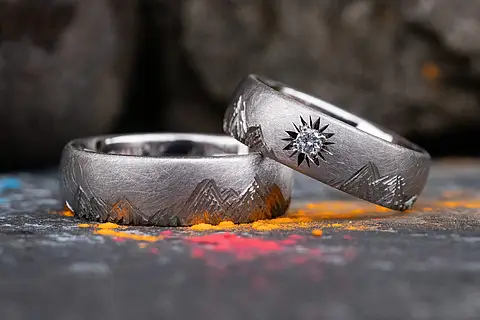 Silberne Eheringe mit Stein