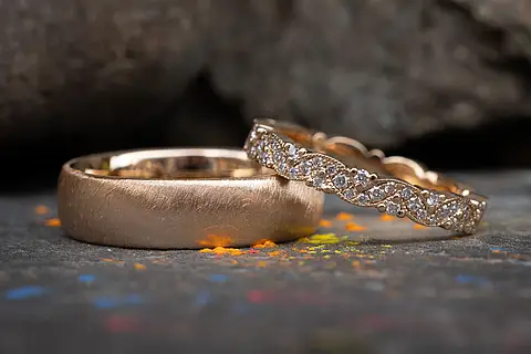 Eheringe aus Roségold mit champagnerfarbenden Brillanten