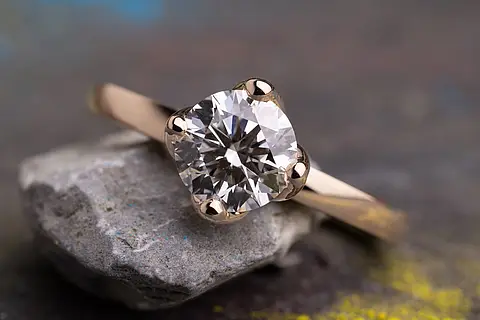 Verlobungsring Sophie aus Roségold mit einem 1 Karat Diamanten als Mittelstein