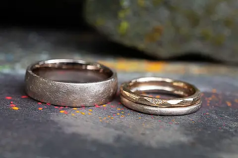 Schlichte Eheringe aus Rosepalladium und Roségold