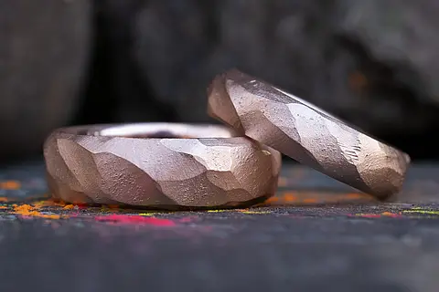 Ausgefallene Eheringe aus Rotgold