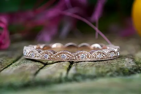 Art Deco Verlobungsring der auch als Vorsteckring getragen werden kann aus Roségold mit kleinen Brillanten