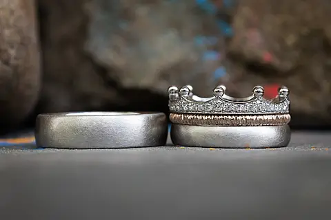 Einzigartige Eheringe aus Platin und Rosépalladium