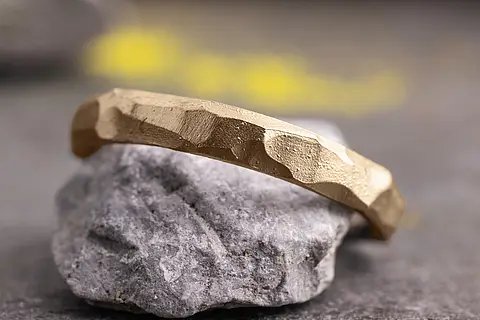 Strukturierter Verlobungsring aus Roségold