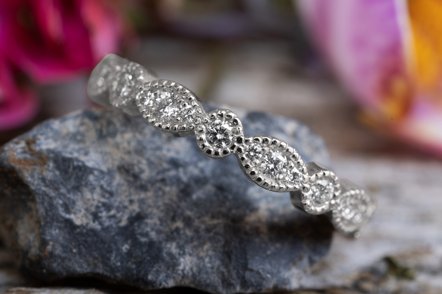 Vintage Verlobungsring mit besetzter Ringschiene
